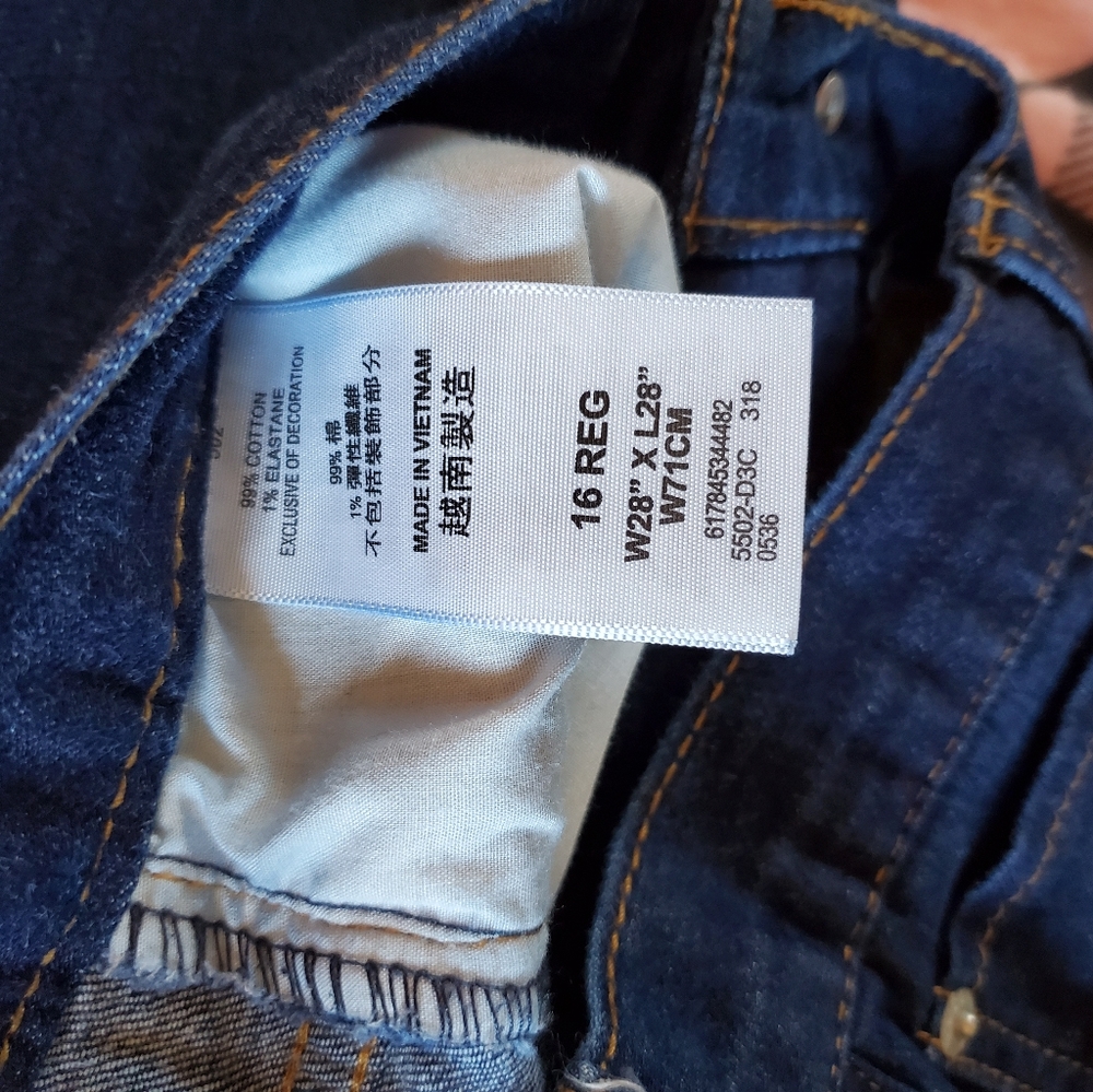 Levis - Picture 3 of 6